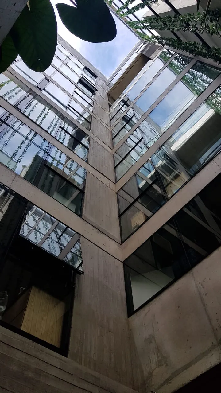 Obra en edificio - fachada vidriada 11