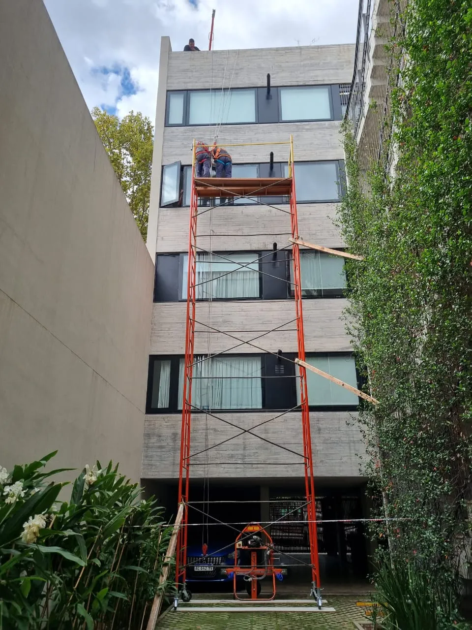 Obra en edificio - fachada vidriada 16