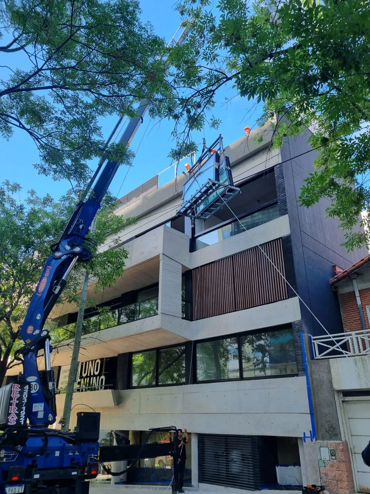 Obra en edificio - fachada vidriada 2