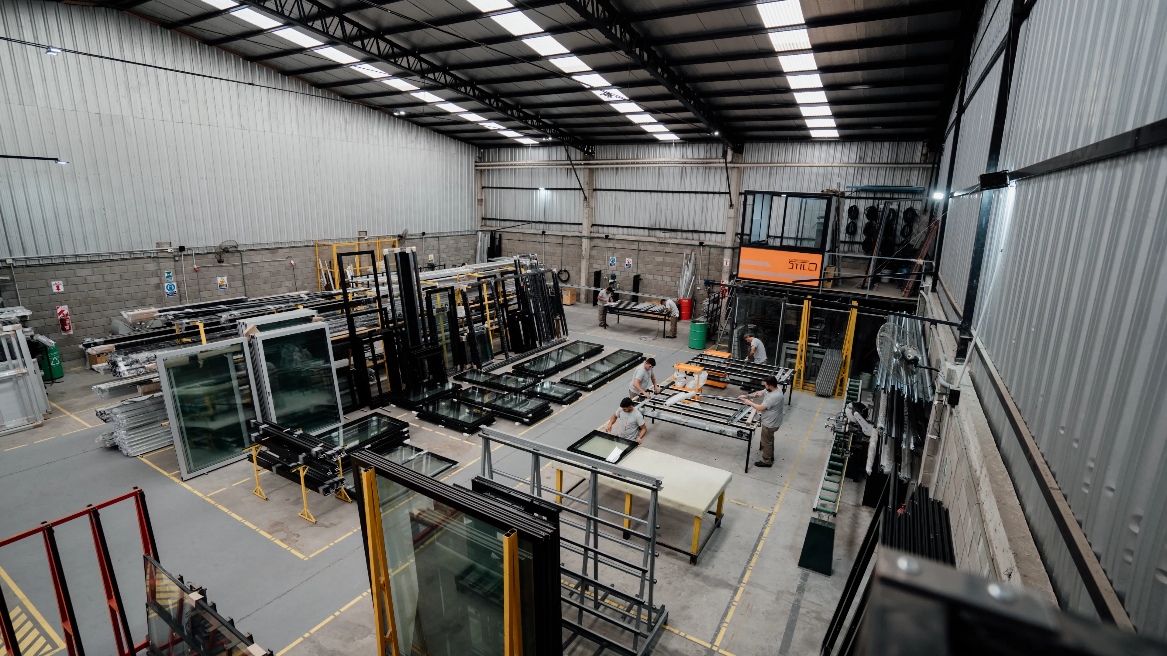 Planta productiva Stilo Cerramientos en Parque Industrial Canning